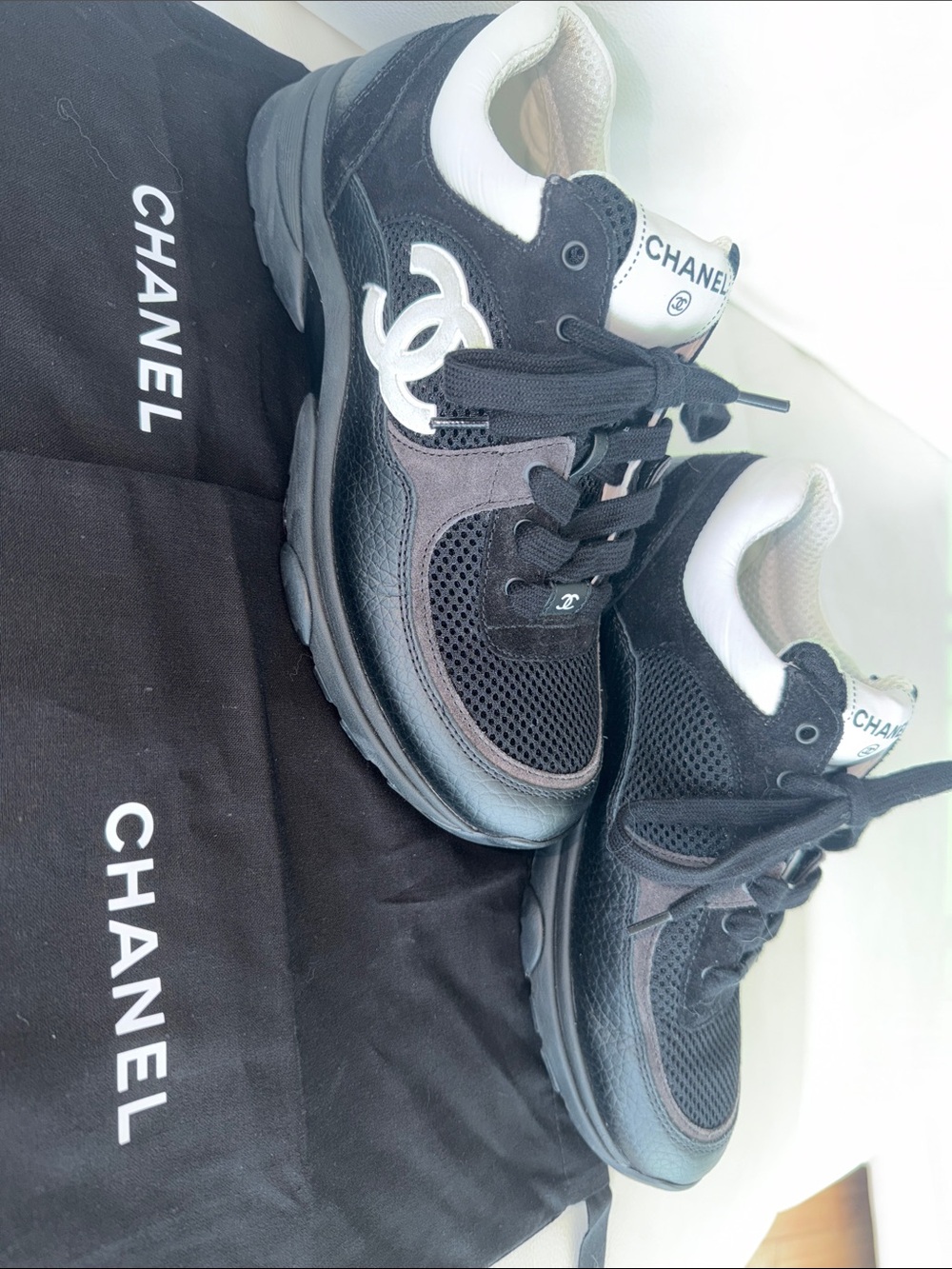 CHANEL Black and White CC Logo Sneakers excellent condition SZ 39 - 9 U.S.